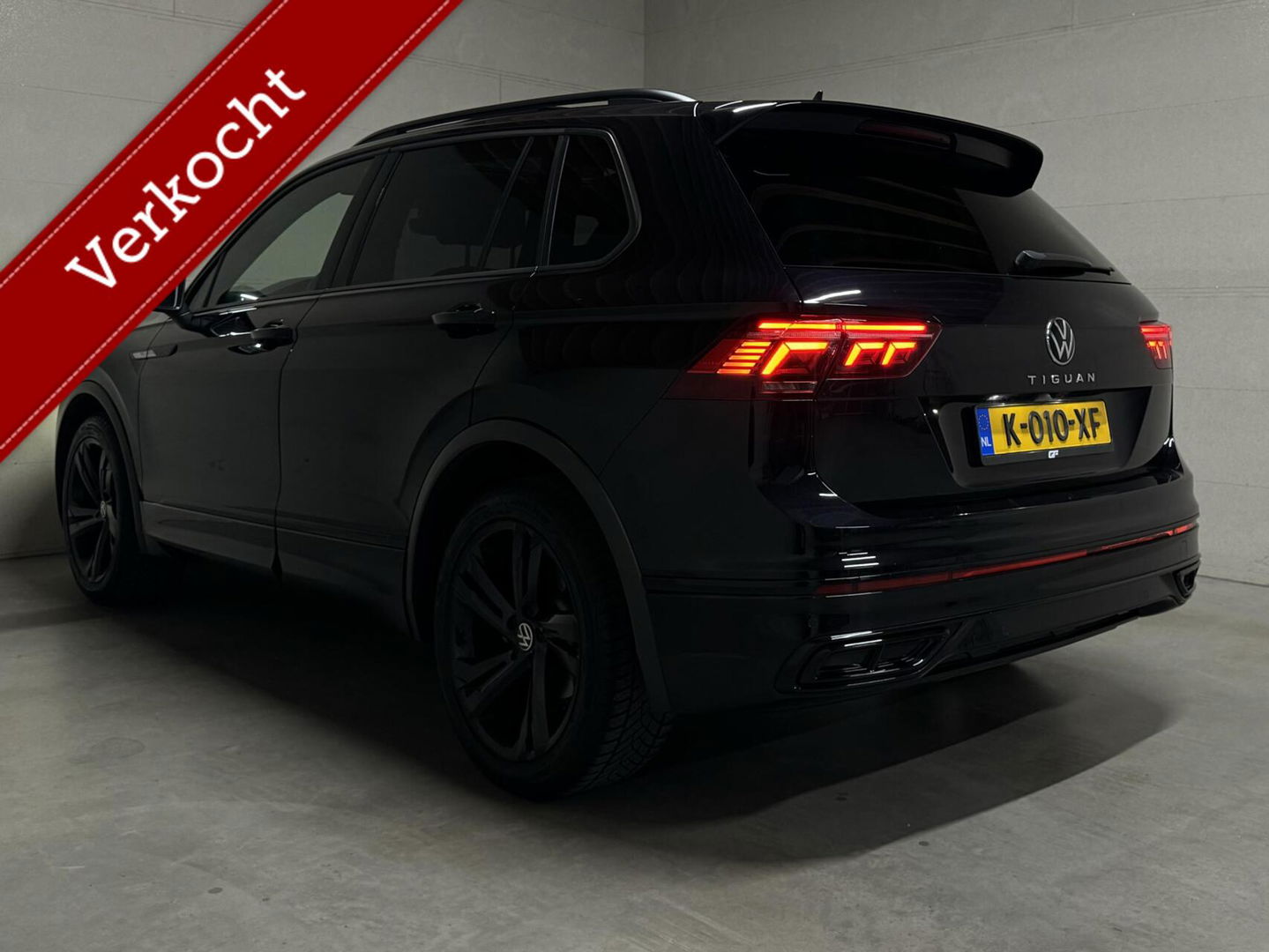 Volkswagen Tiguan 1.5 TSI R-Line Black Style Pano H/K NAP