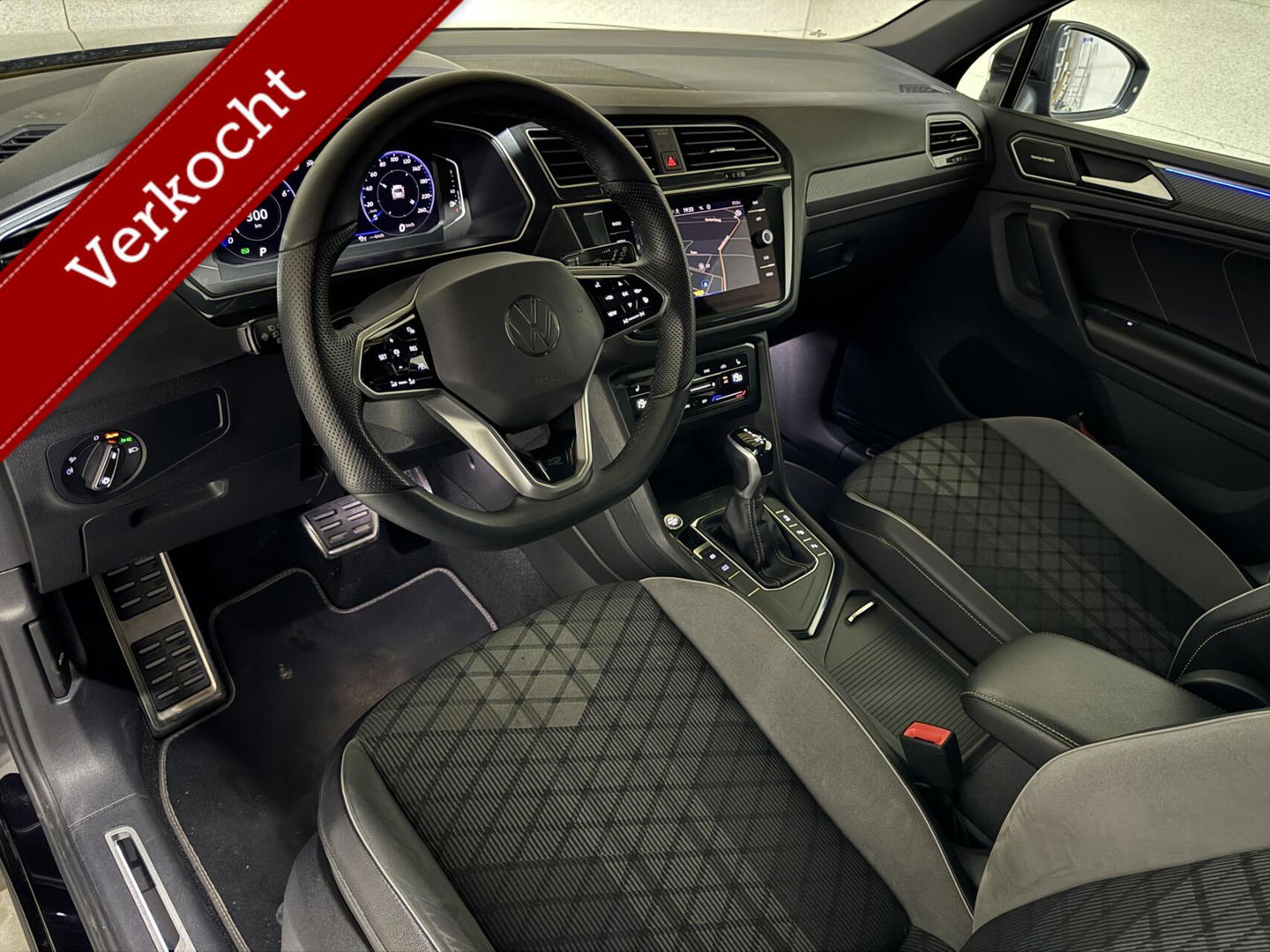 Volkswagen Tiguan 1.5 TSI R-Line Black Style Pano H/K NAP