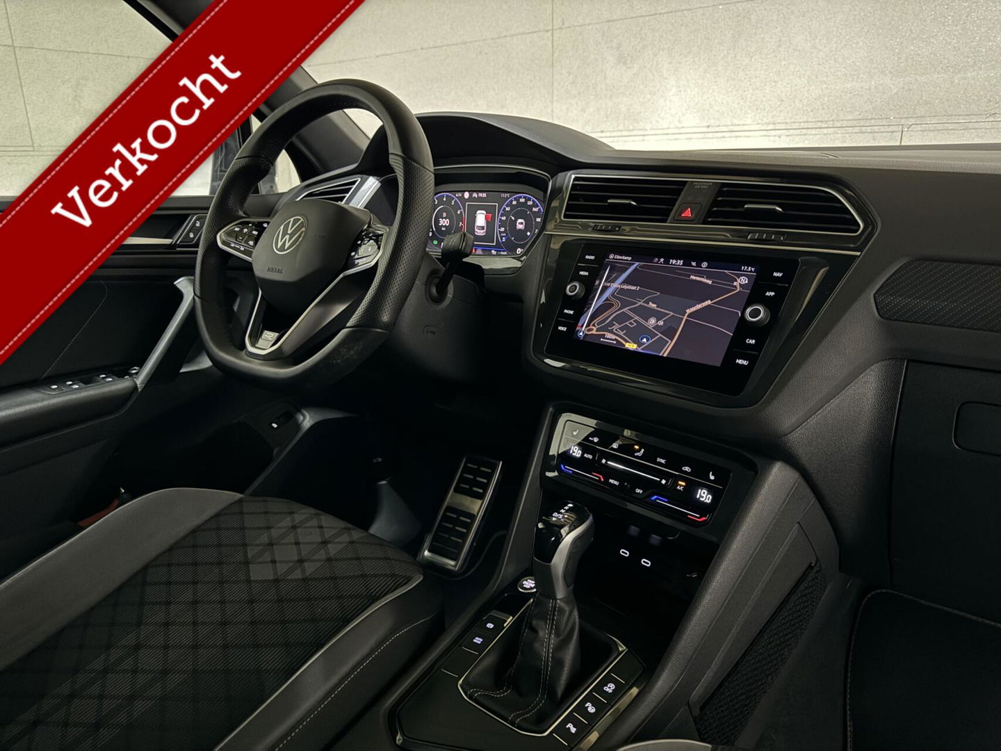 Volkswagen Tiguan 1.5 TSI R-Line Black Style Pano H/K NAP