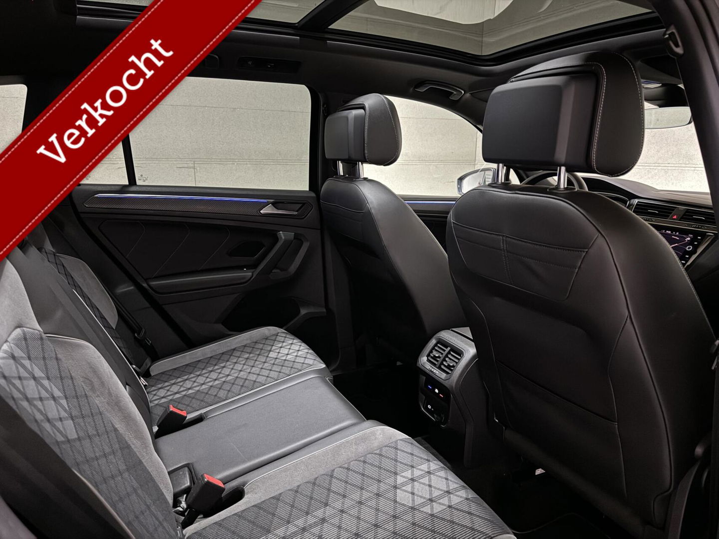 Volkswagen Tiguan 1.5 TSI R-Line Black Style Pano H/K NAP