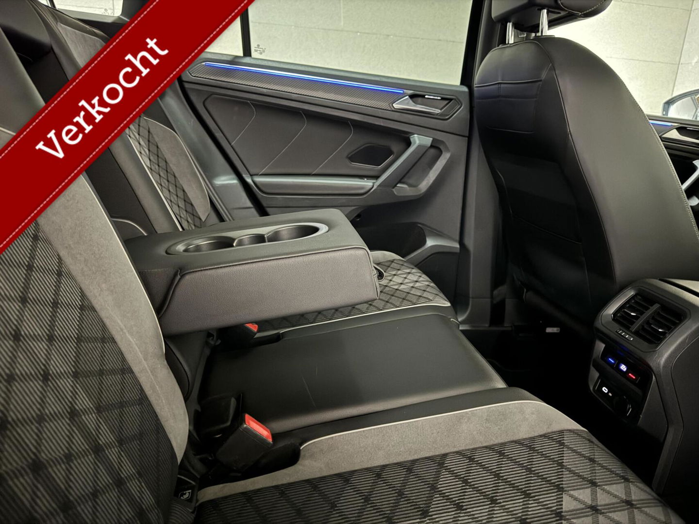 Volkswagen Tiguan 1.5 TSI R-Line Black Style Pano H/K NAP