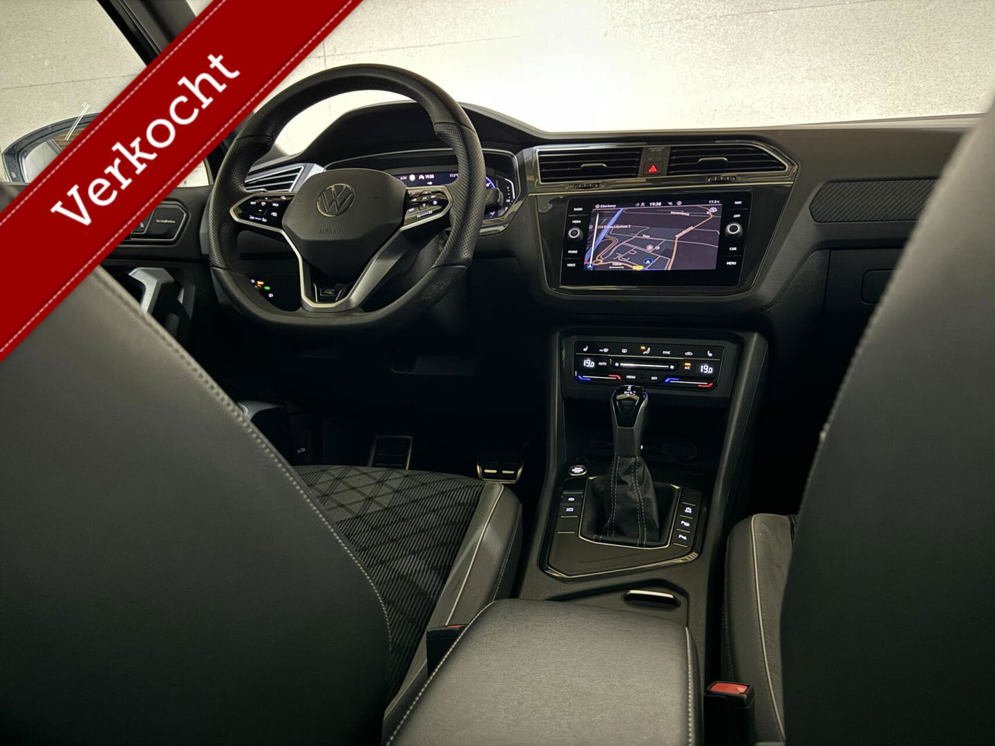 Volkswagen Tiguan 1.5 TSI R-Line Black Style Pano H/K NAP