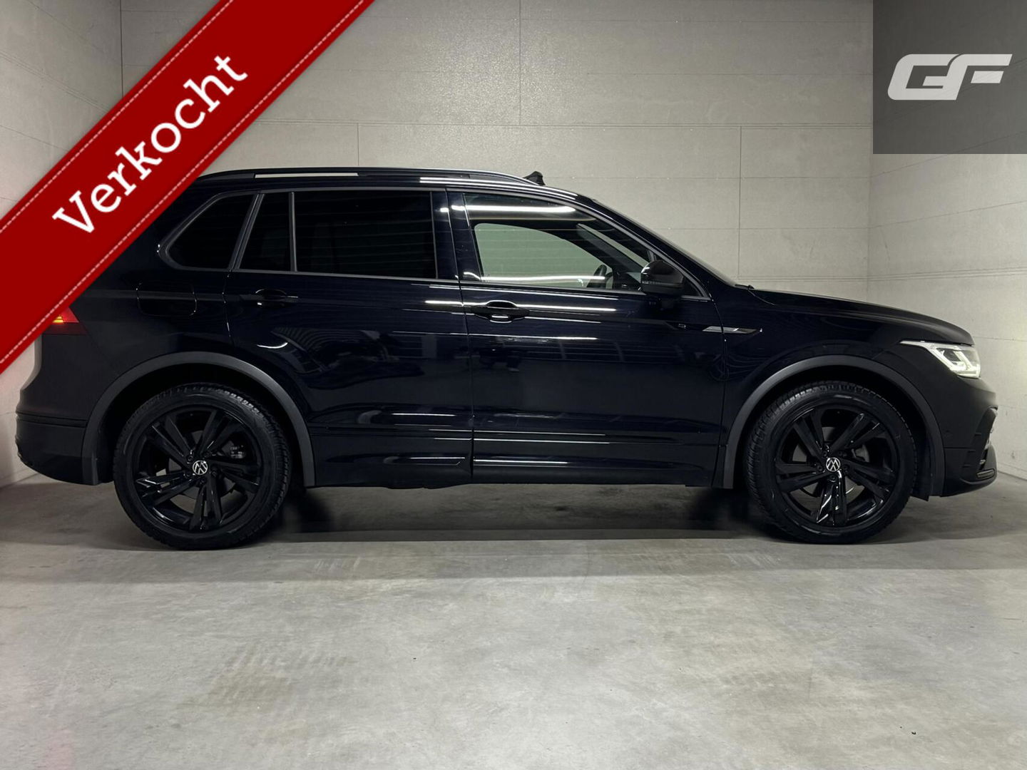 Volkswagen Tiguan 1.5 TSI R-Line Black Style Pano H/K NAP