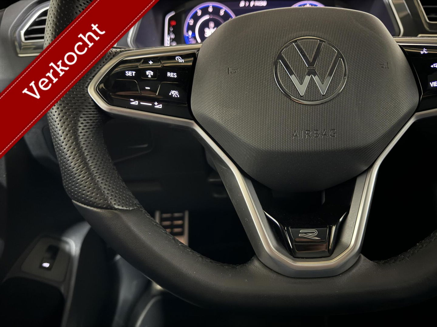 Volkswagen Tiguan 1.5 TSI R-Line Black Style Pano H/K NAP