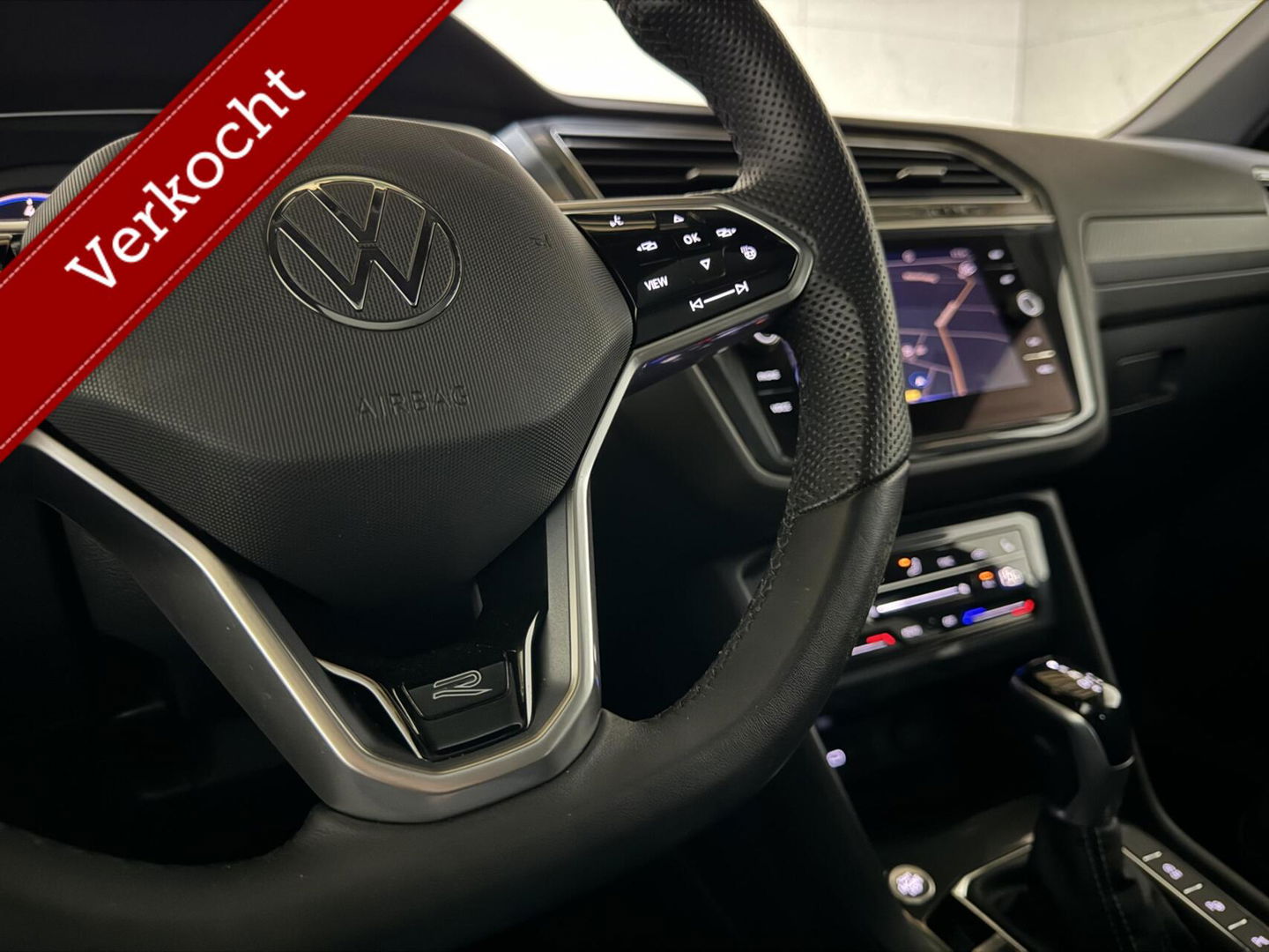 Volkswagen Tiguan 1.5 TSI R-Line Black Style Pano H/K NAP