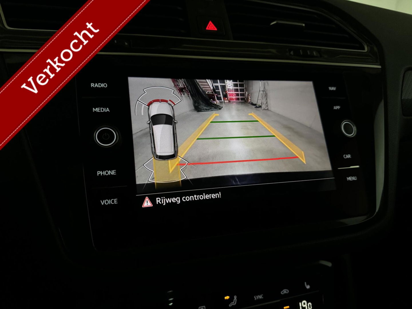 Volkswagen Tiguan 1.5 TSI R-Line Black Style Pano H/K NAP