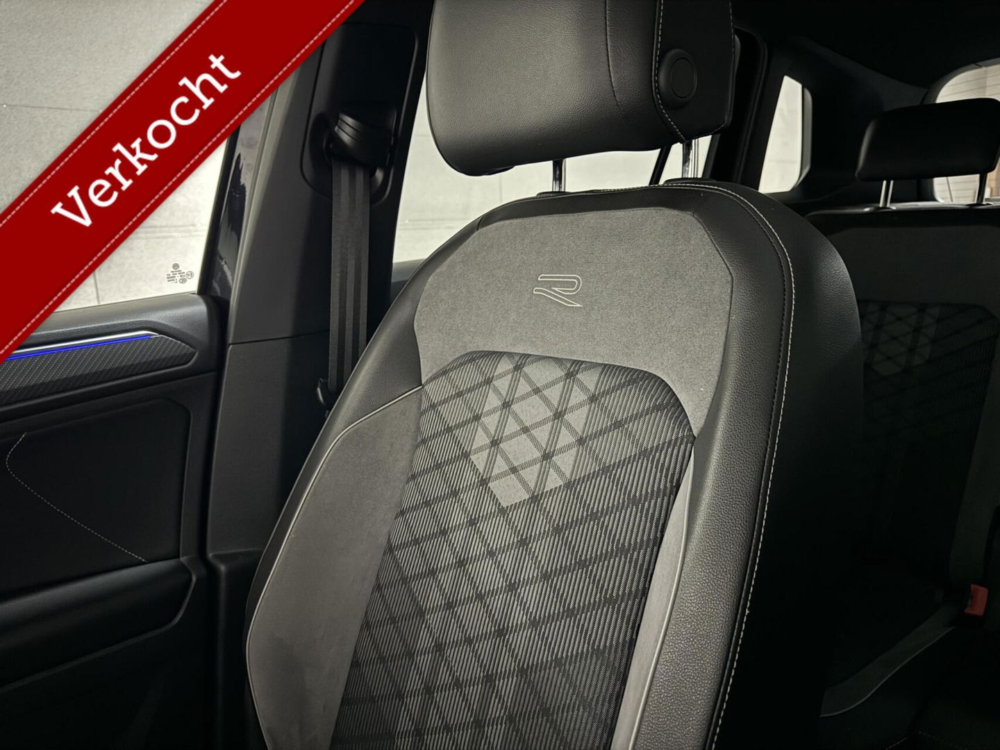 Volkswagen Tiguan 1.5 TSI R-Line Black Style Pano H/K NAP