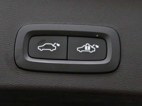 Volvo XC40 1.5 T4 Plug-in hybrid R Design | Leder/Alcantara | Carplay | Navigatie | Parkeerverwarming | Keyless | Cruise control | Parkeerhulp | Climate control | Full LED | PHEV