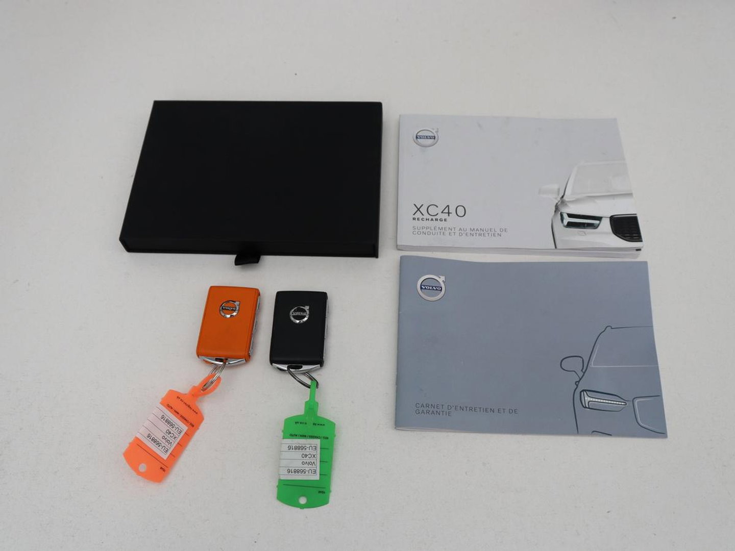 Volvo XC40 1.5 T4 Plug-in hybrid R Design | Leder/Alcantara | Carplay | Navigatie | Parkeerverwarming | Keyless | Cruise control | Parkeerhulp | Climate control | Full LED | PHEV