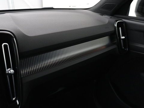 Volvo XC40 1.5 T4 Plug-in hybrid R Design | Leder/Alcantara | Carplay | Navigatie | Parkeerverwarming | Keyless | Cruise control | Parkeerhulp | Climate control | Full LED | PHEV