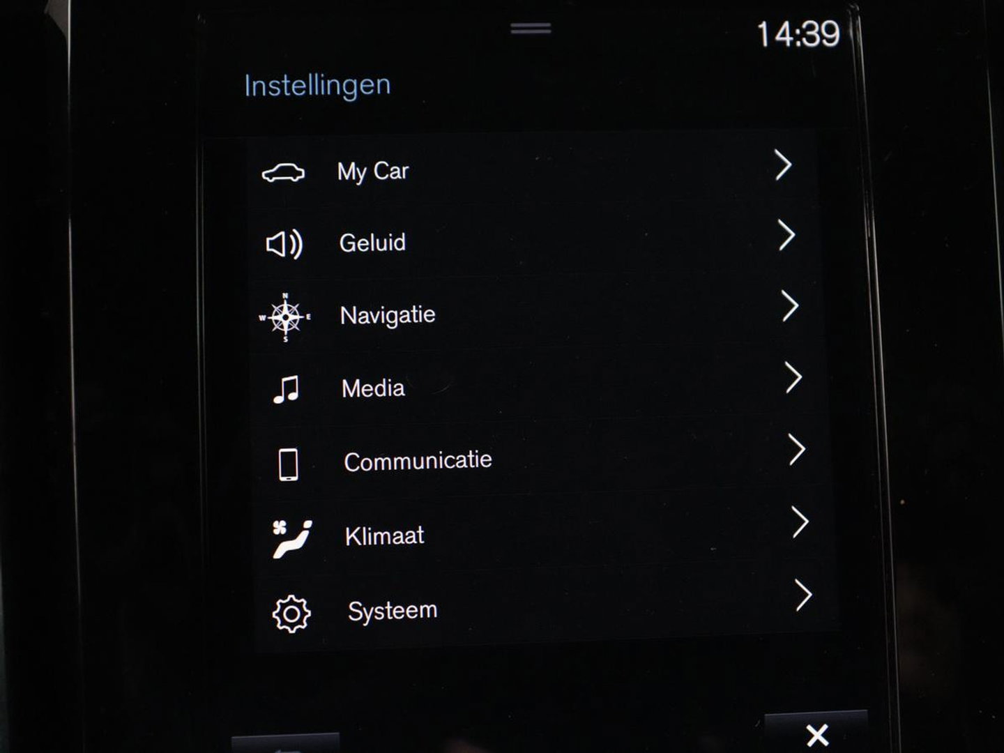 Volvo XC40 1.5 T4 Plug-in hybrid R Design | Leder/Alcantara | Carplay | Navigatie | Parkeerverwarming | Keyless | Cruise control | Parkeerhulp | Climate control | Full LED | PHEV