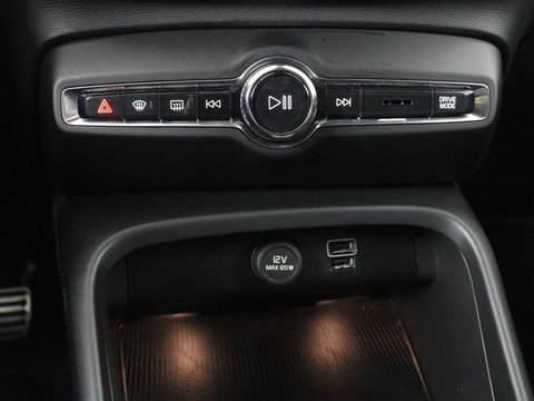 Volvo XC40 1.5 T4 Plug-in hybrid R Design | Leder/Alcantara | Carplay | Navigatie | Parkeerverwarming | Keyless | Cruise control | Parkeerhulp | Climate control | Full LED | PHEV