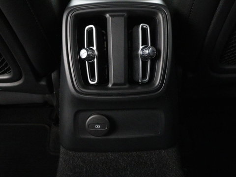 Volvo XC40 1.5 T4 Plug-in hybrid R Design | Leder/Alcantara | Carplay | Navigatie | Parkeerverwarming | Keyless | Cruise control | Parkeerhulp | Climate control | Full LED | PHEV