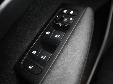 Volvo XC40 1.5 T4 Plug-in hybrid R Design | Leder/Alcantara | Carplay | Navigatie | Parkeerverwarming | Keyless | Cruise control | Parkeerhulp | Climate control | Full LED | PHEV