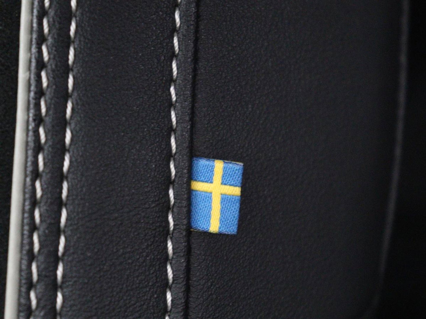 Volvo XC40 1.5 T4 Plug-in hybrid R Design | Leder/Alcantara | Carplay | Navigatie | Parkeerverwarming | Keyless | Cruise control | Parkeerhulp | Climate control | Full LED | PHEV