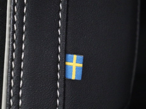 Volvo XC40 1.5 T4 Plug-in hybrid R Design | Leder/Alcantara | Carplay | Navigatie | Parkeerverwarming | Keyless | Cruise control | Parkeerhulp | Climate control | Full LED | PHEV