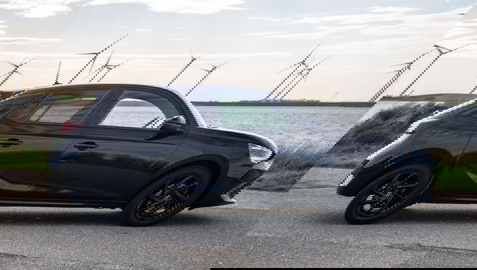 Opel Corsa 1.2 Turbo GS BLACK LINE / APPLE CARPLAY / AUTOMAAT / 360 CAMERA / STOELVERWARMING