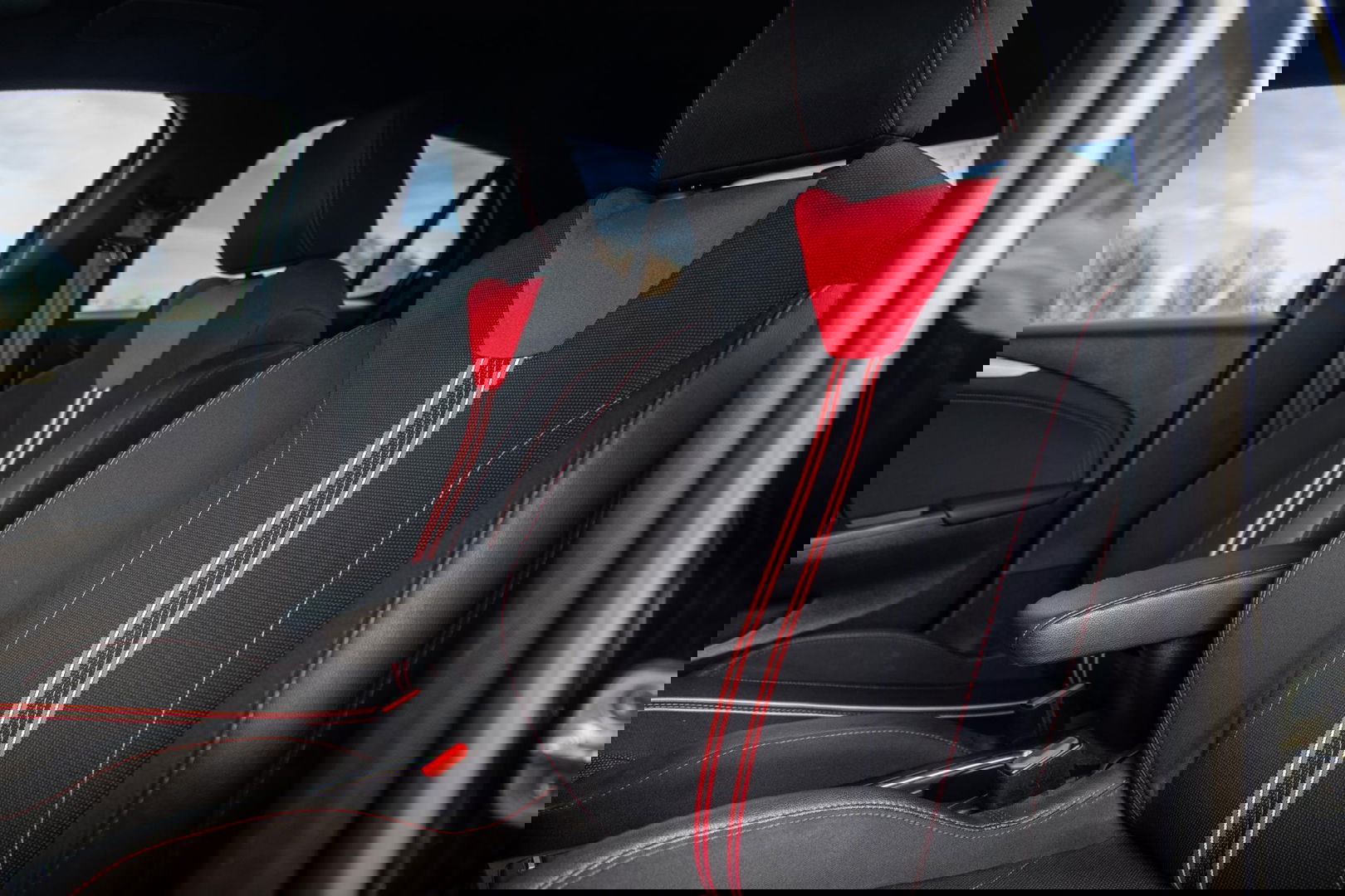 Opel Corsa 1.2 Turbo GS BLACK LINE / APPLE CARPLAY / AUTOMAAT / 360 CAMERA / STOELVERWARMING