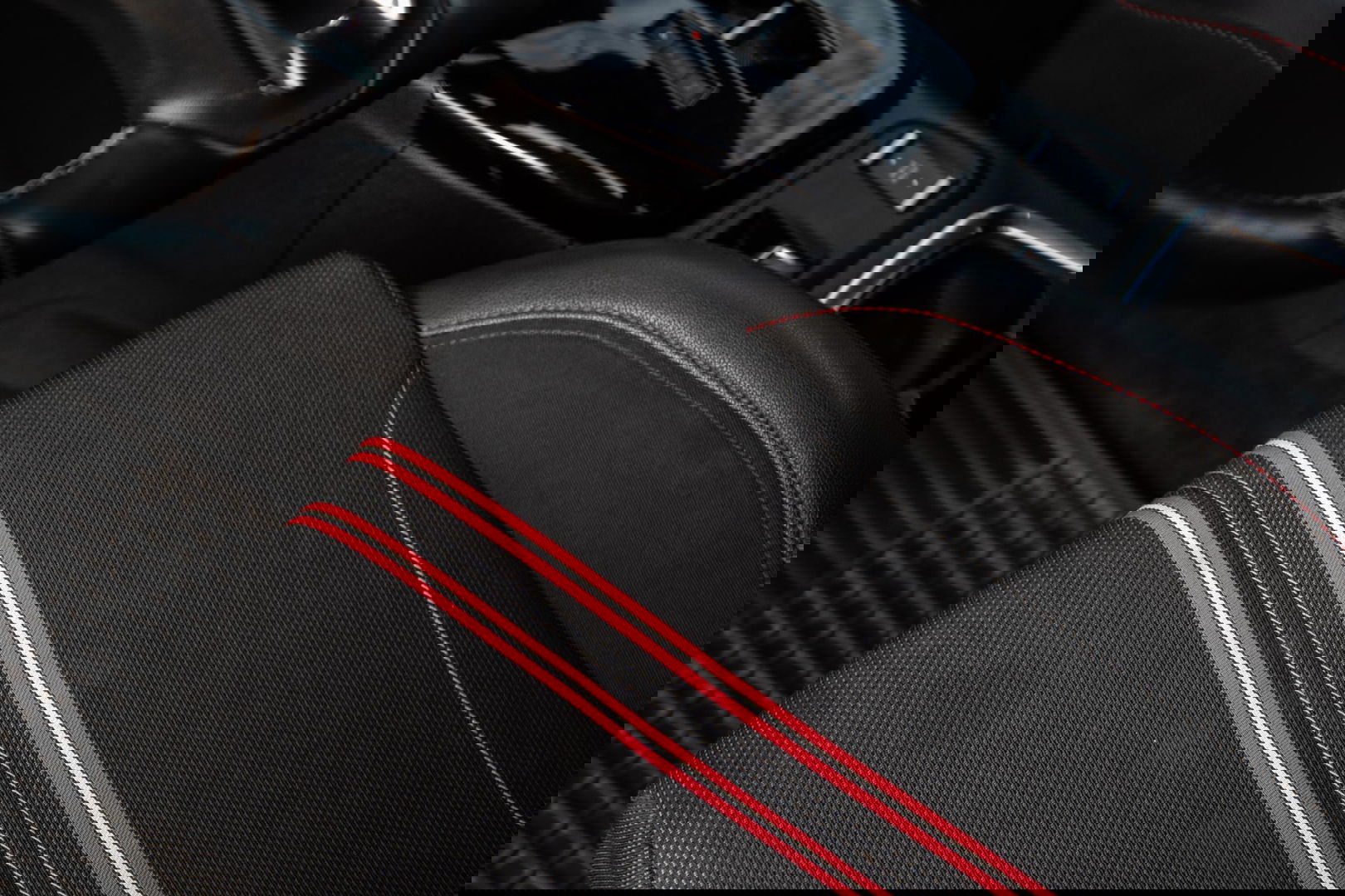 Opel Corsa 1.2 Turbo GS BLACK LINE / APPLE CARPLAY / AUTOMAAT / 360 CAMERA / STOELVERWARMING