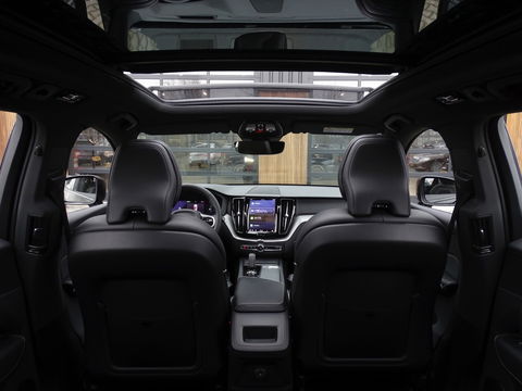 Volvo XC60 T6 341K AWD Recharge Plug-In Hybrid / R- Design / LED