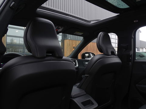 Volvo XC60 T6 341K AWD Recharge Plug-In Hybrid / R- Design / LED