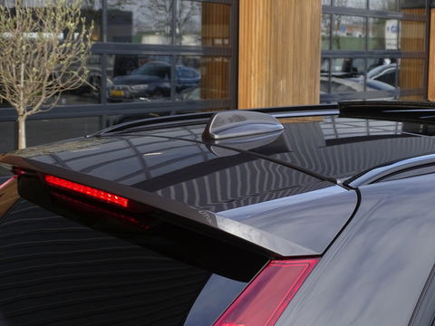 Volvo XC60 T6 341K AWD Recharge Plug-In Hybrid / R- Design / LED