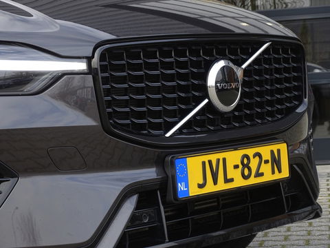 Volvo XC60 T6 341K AWD Recharge Plug-In Hybrid / R- Design / LED