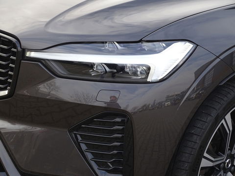 Volvo XC60 T6 341K AWD Recharge Plug-In Hybrid / R- Design / LED