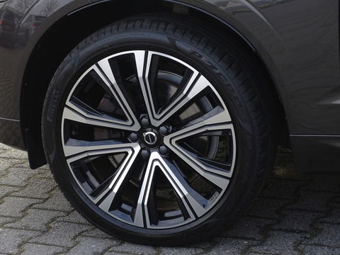 Volvo XC60 T6 341K AWD Recharge Plug-In Hybrid / R- Design / LED