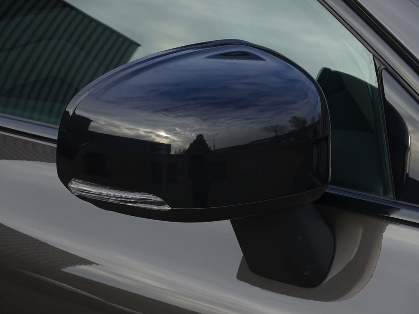 Volvo XC60 T6 341K AWD Recharge Plug-In Hybrid / R- Design / LED