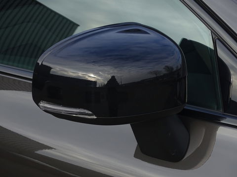 Volvo XC60 T6 341K AWD Recharge Plug-In Hybrid / R- Design / LED