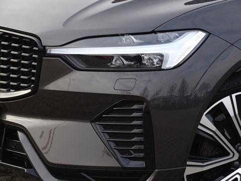 Volvo XC60 T6 341K AWD Recharge Plug-In Hybrid / R- Design / LED