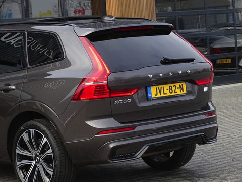 Volvo XC60 T6 341K AWD Recharge Plug-In Hybrid / R- Design / LED