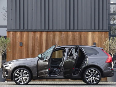 Volvo XC60 T6 341K AWD Recharge Plug-In Hybrid / R- Design / LED