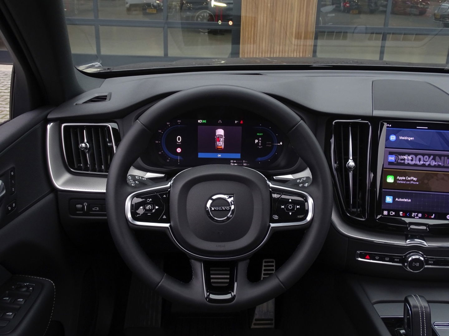 Volvo XC60 T6 341K AWD Recharge Plug-In Hybrid / R- Design / LED