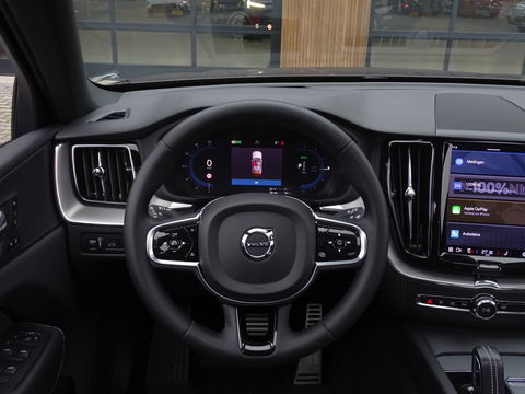 Volvo XC60 T6 341K AWD Recharge Plug-In Hybrid / R- Design / LED