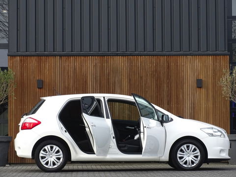 Toyota Auris 1.6 132pk / luxe pakket