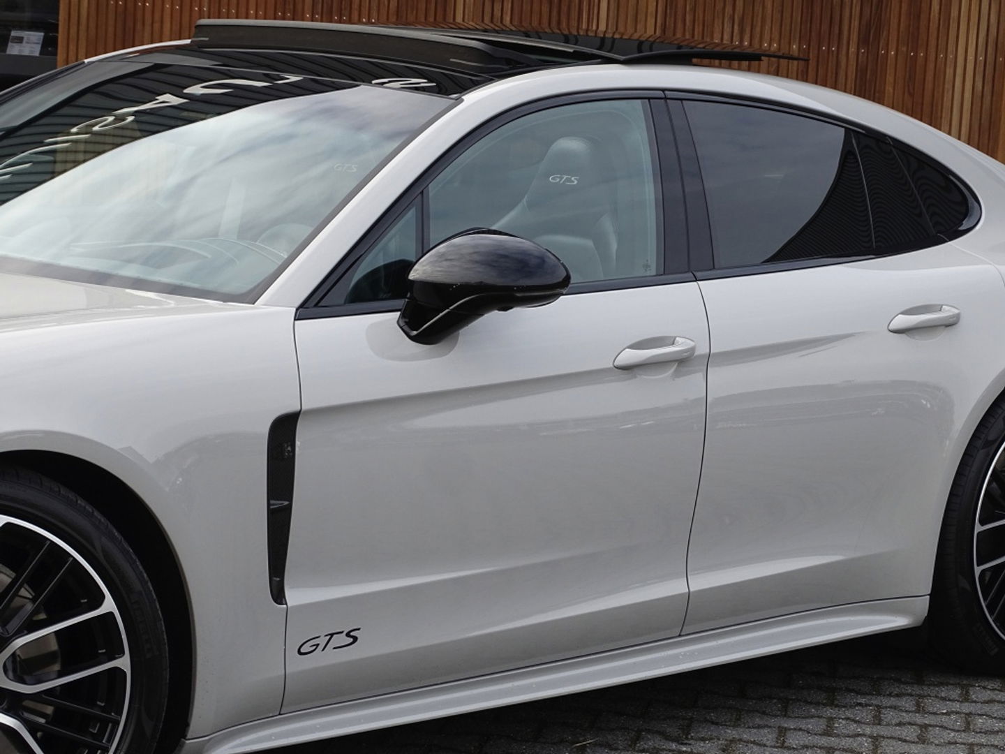 Porsche Panamera 4.0 V8 481PK GTS / carbon / alcantara / 360° / LED