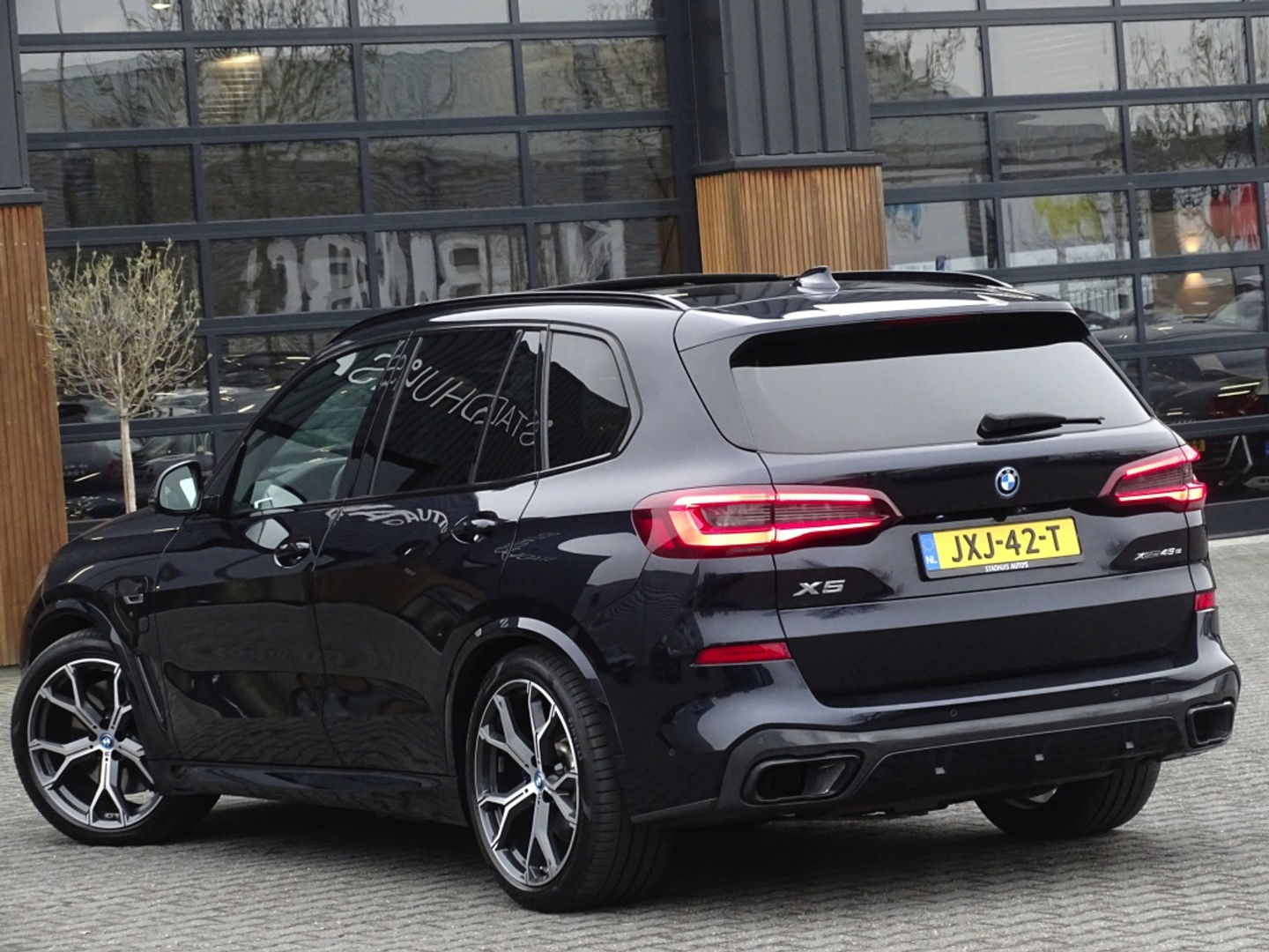 BMW X5 45e 394PK X-drive M-Sport / skylounge / carbon / laser / 360°