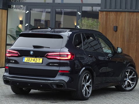 BMW X5 45e 394PK X-drive M-Sport / skylounge / carbon / laser / 360°