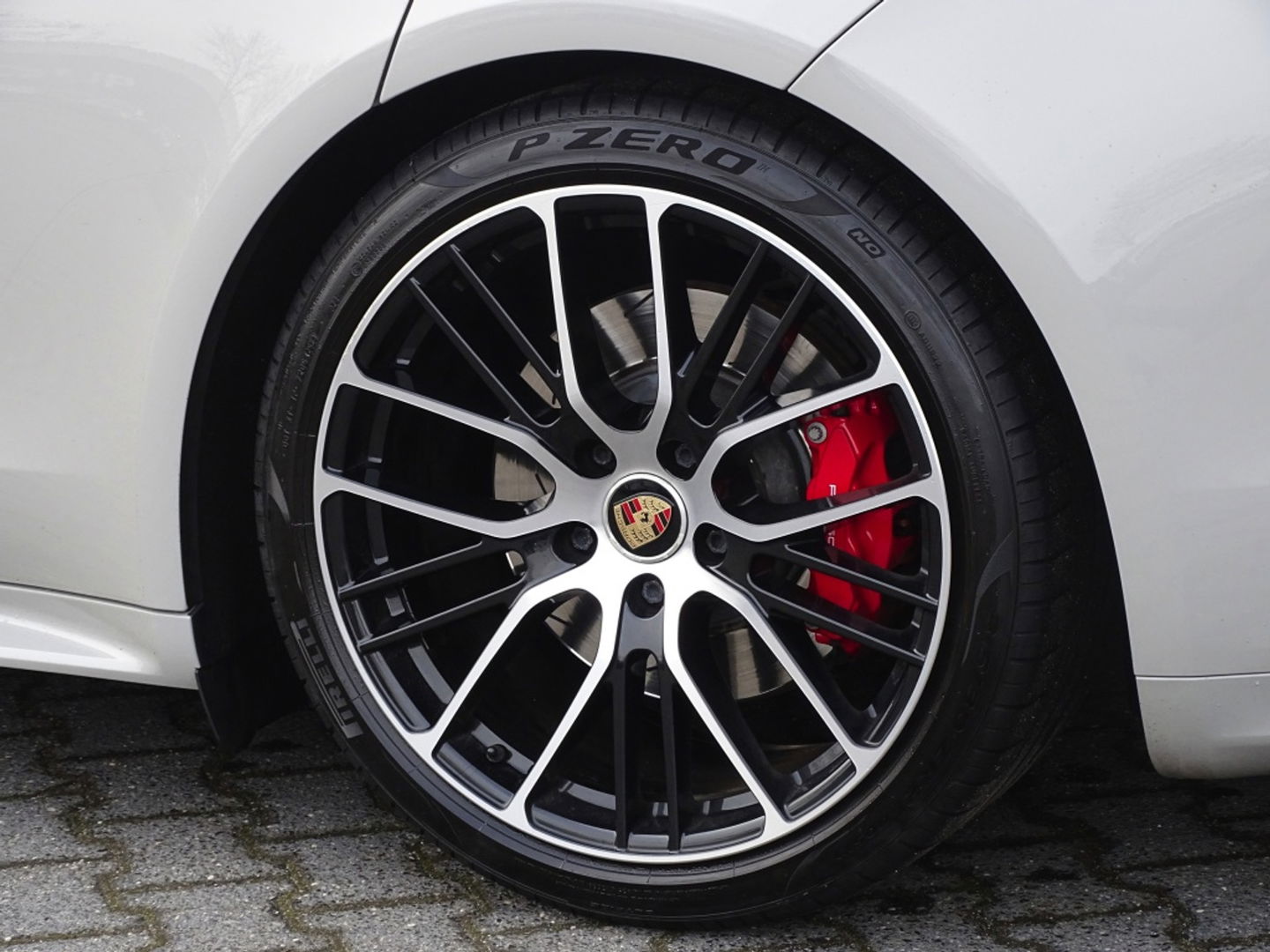 Porsche Panamera 4.0 V8 481PK GTS / carbon / alcantara / 360° / LED