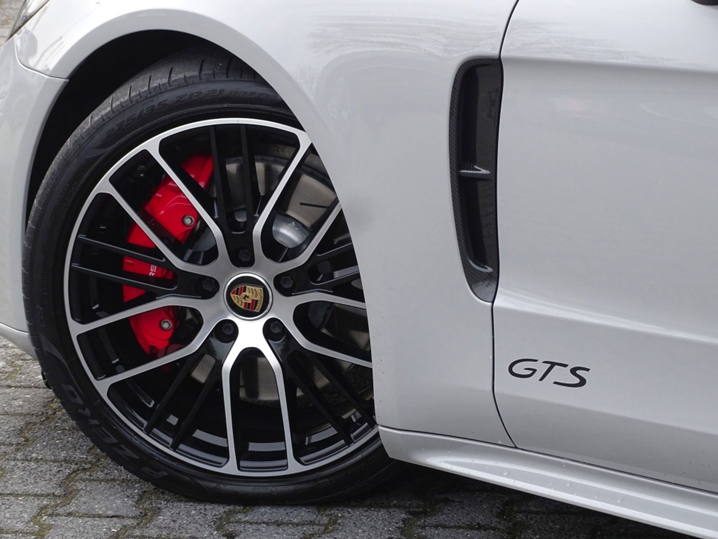 Porsche Panamera 4.0 V8 481PK GTS / carbon / alcantara / 360° / LED