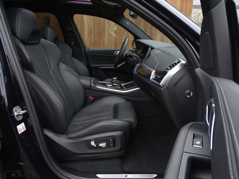 BMW X5 45e 394PK X-drive M-Sport / skylounge / carbon / laser / 360°