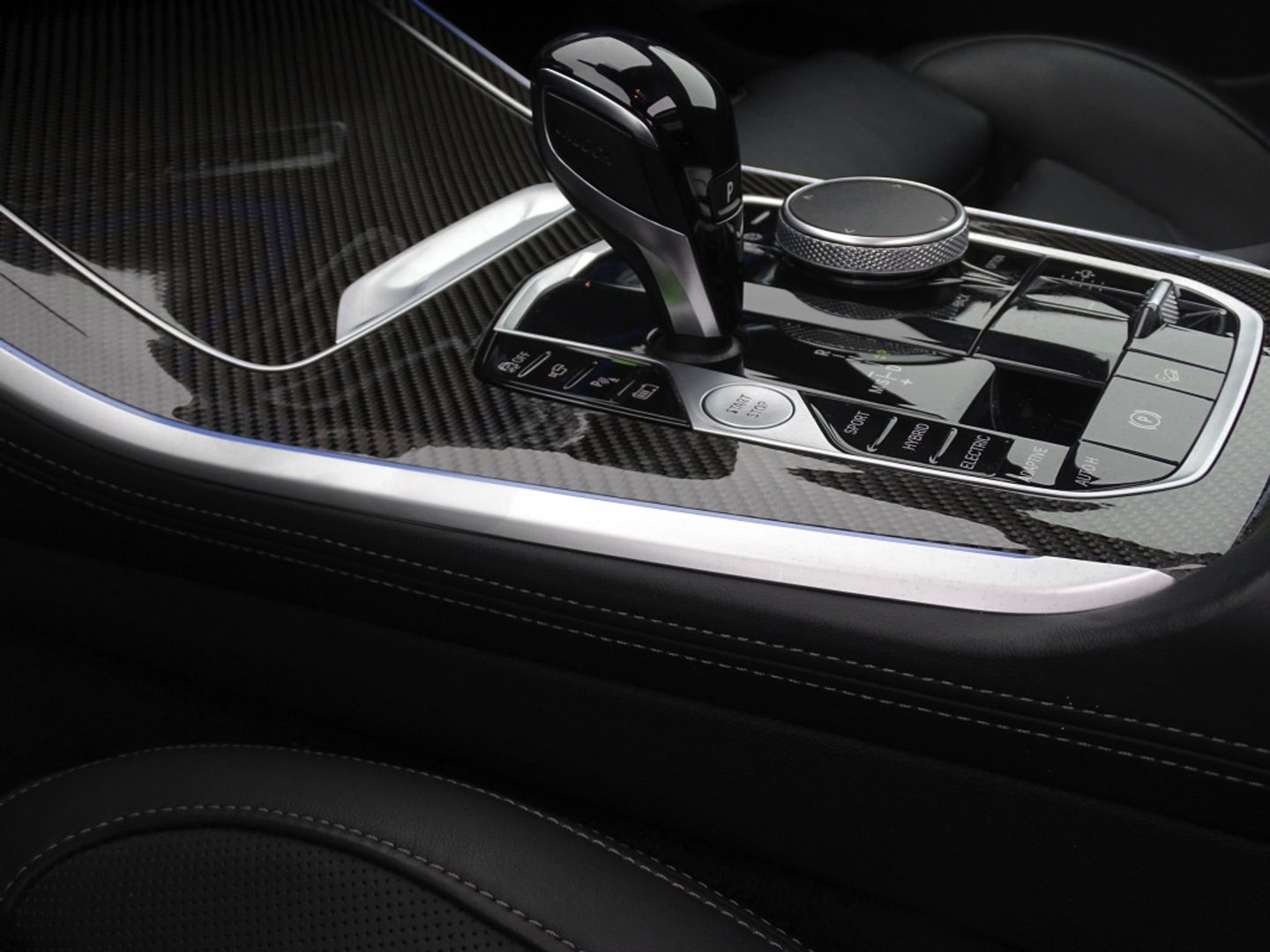 BMW X5 45e 394PK X-drive M-Sport / skylounge / carbon / laser / 360°