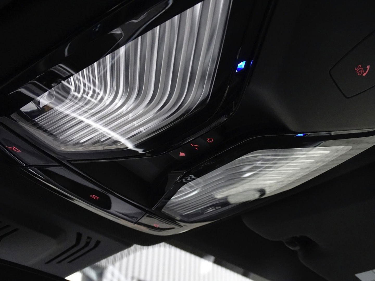 BMW X5 45e 394PK X-drive M-Sport / skylounge / carbon / laser / 360°