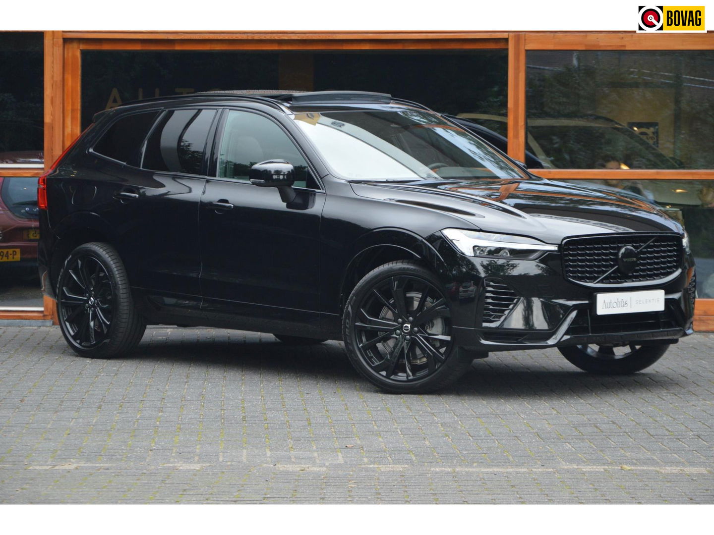 Volvo XC60 T8 Hybrid AWD Ultra Dark | Head-Up Display | 360° Camera | Trekhaak | Panoramadak | Harman/Kardon |