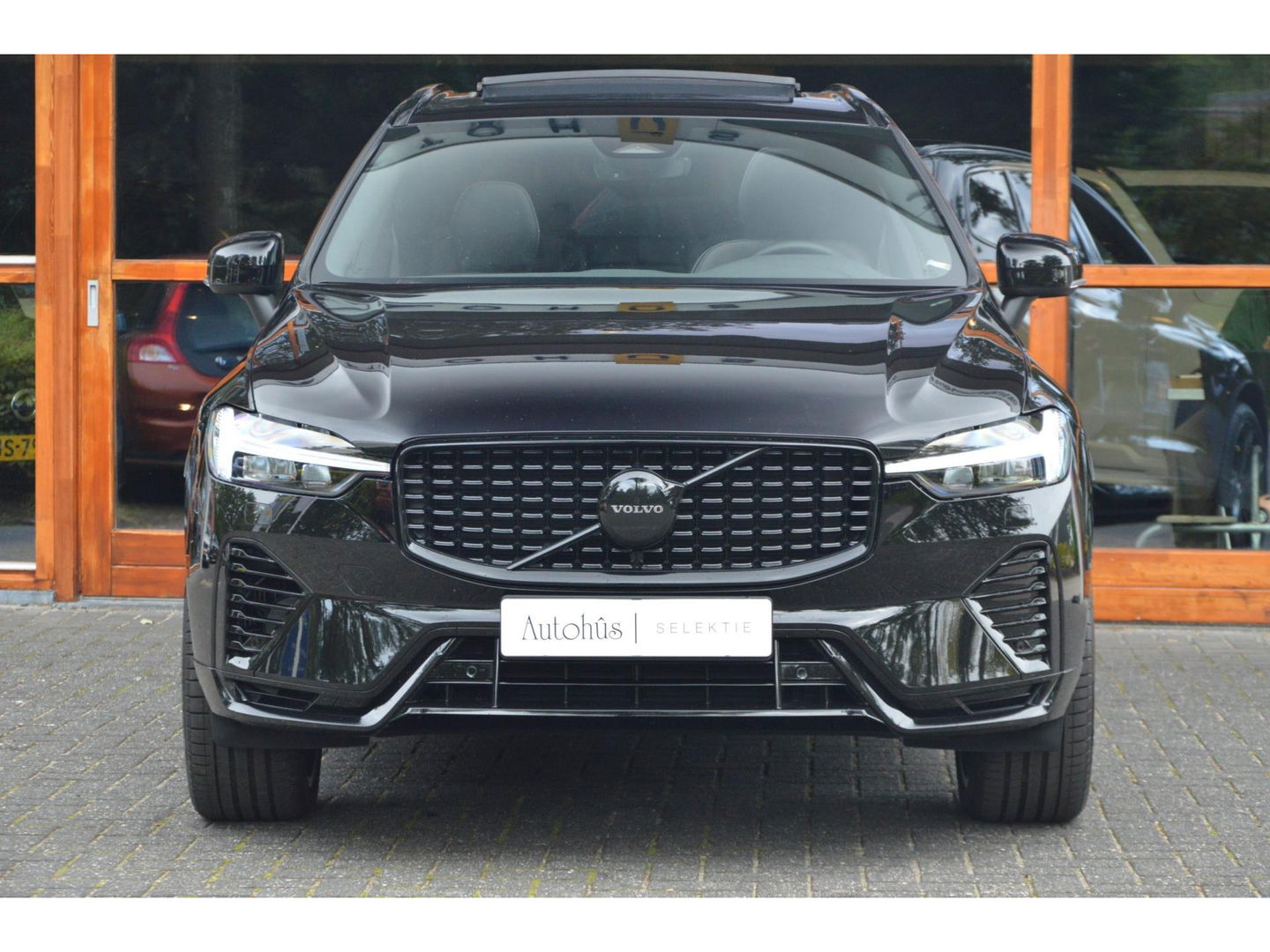 Volvo XC60 T8 Hybrid AWD Ultra Dark | Head-Up Display | 360° Camera | Trekhaak | Panoramadak | Harman/Kardon |