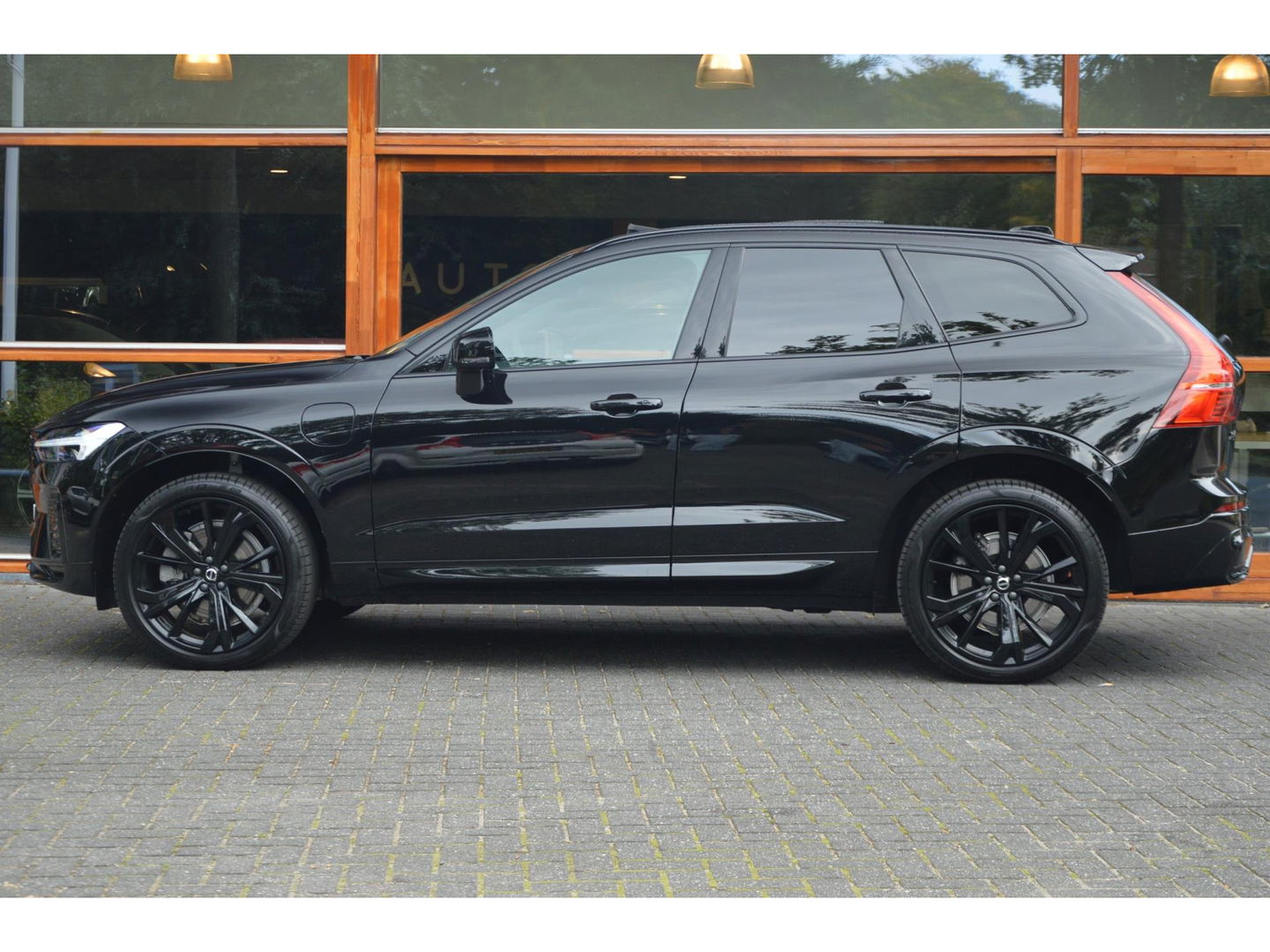 Volvo XC60 T8 Hybrid AWD Ultra Dark | Head-Up Display | 360° Camera | Trekhaak | Panoramadak | Harman/Kardon |