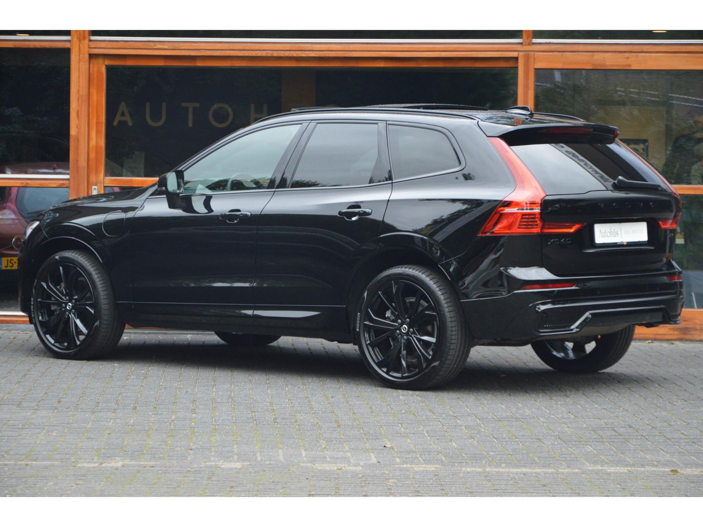 Volvo XC60 T8 Hybrid AWD Ultra Dark | Head-Up Display | 360° Camera | Trekhaak | Panoramadak | Harman/Kardon |