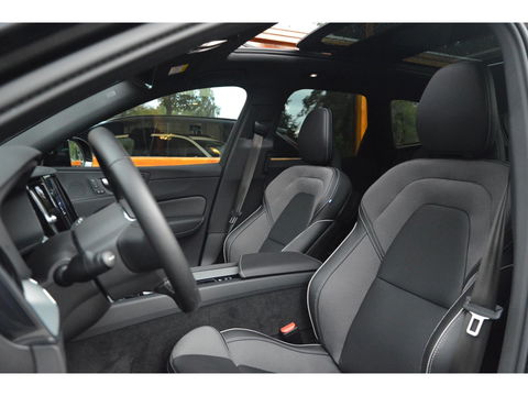 Volvo XC60 T8 Hybrid AWD Ultra Dark | Head-Up Display | 360° Camera | Trekhaak | Panoramadak | Harman/Kardon |